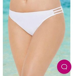 NWT Triple String Swim
(NWT
Brief White Size 22